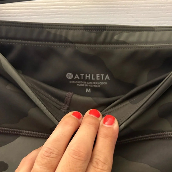 ! ATHLETA Camo Leggings size M - Picture 6 of 6